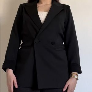 Black oversized Shiny Scuba blazer.